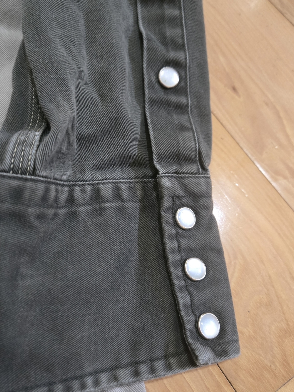 Vintage Carhartt Ironwood Two-Tone Western Snap Work Shirt - Picture 10 of 10